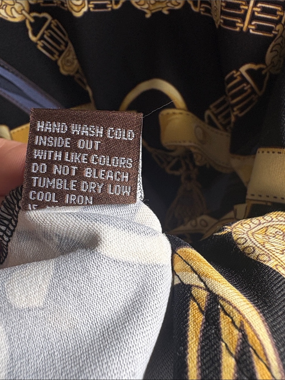 J. McLaughlin Black & Gold Chain Print Long Sleeve Top - Picture 4 of 10